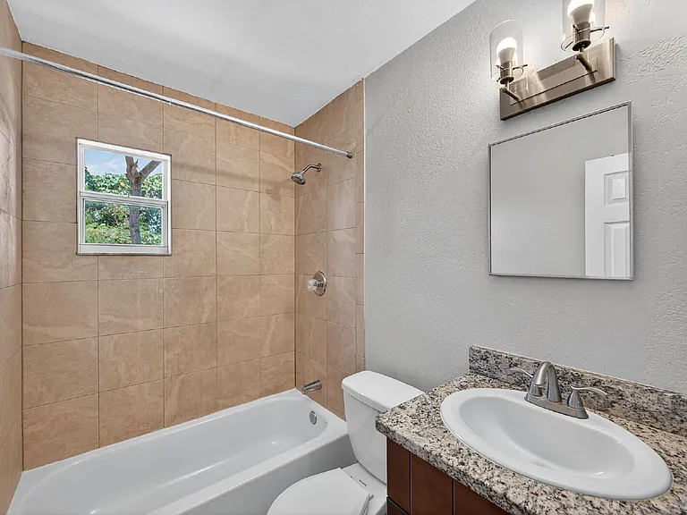 1771 Russell St S #3 — Photo 22