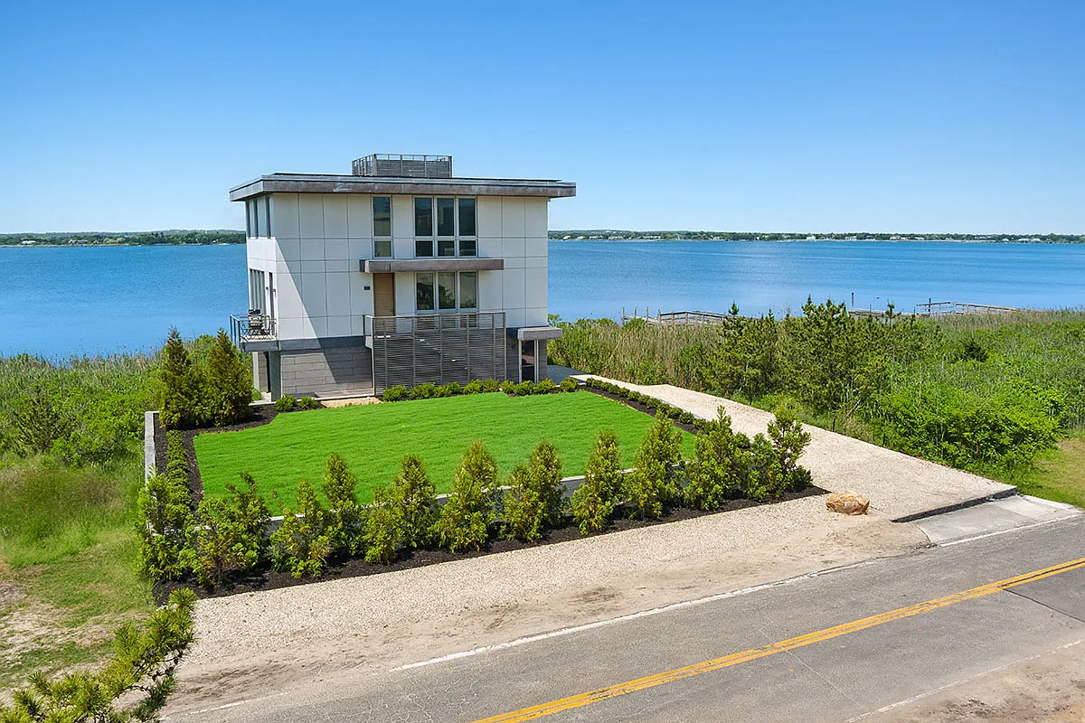 Summer In Mecox Bay Beach House Enjoying Sunsets & Water Views — Photo 2