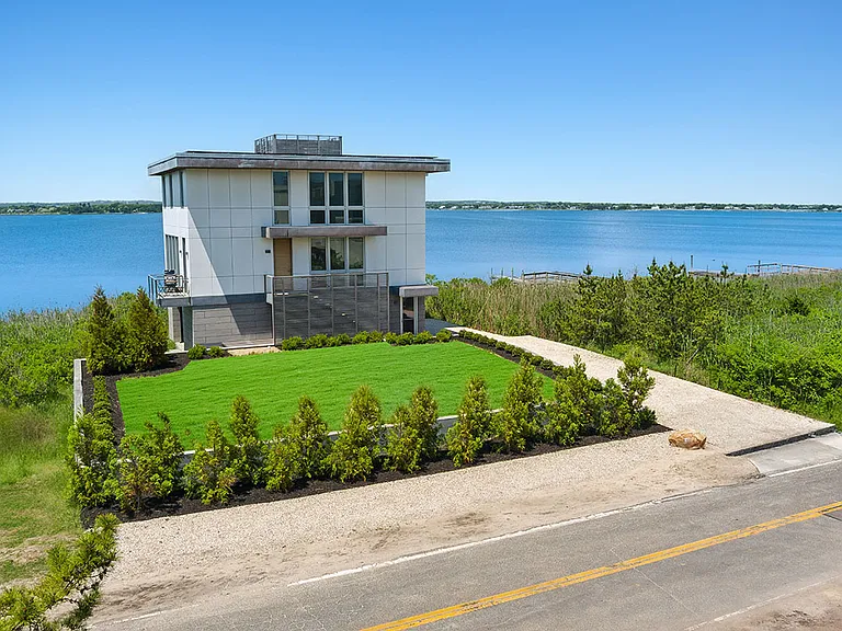 1122 Flying Point Rd — Photo 2