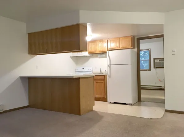 (2) 722 22nd St NW, 722 22nd St NW APT 6, East Grand Forks, MN 56721