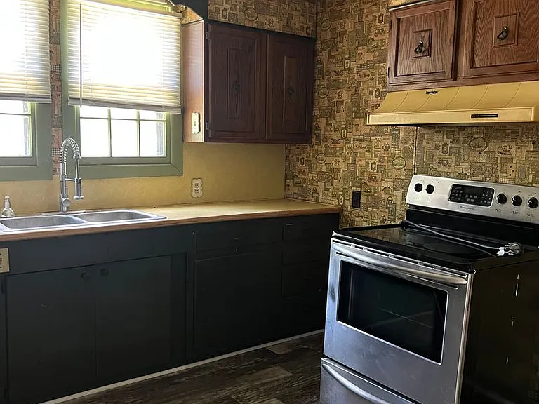 909 Marvin Ave — Photo 5