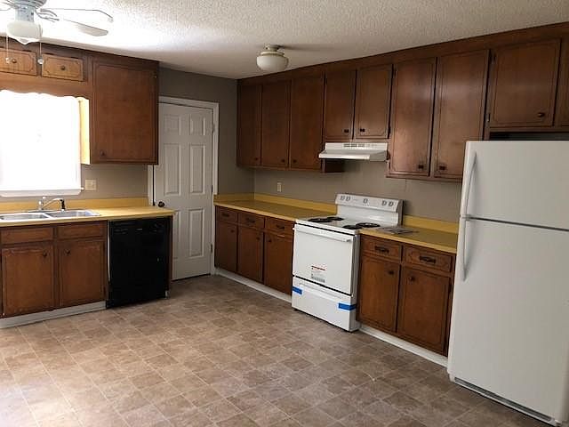 2nd image of 132 Joiner Dr #B