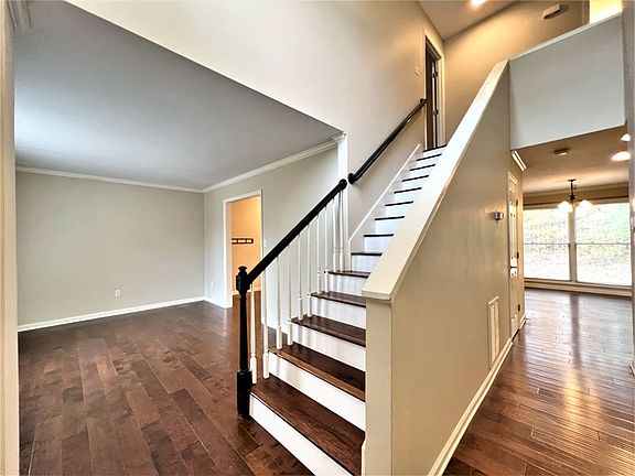 2nd image of 2811 Dee Peppers Dr