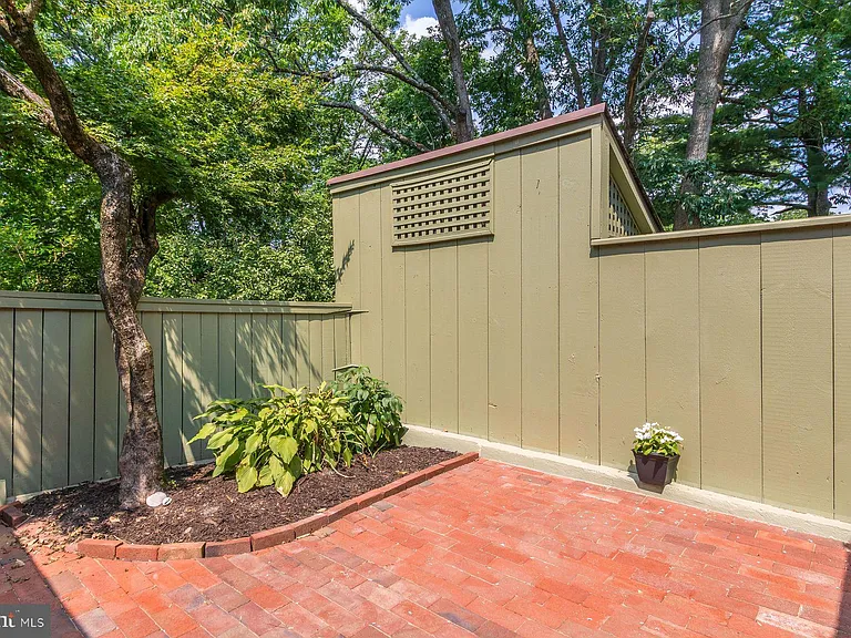 7 Belaire Way — Photo 5