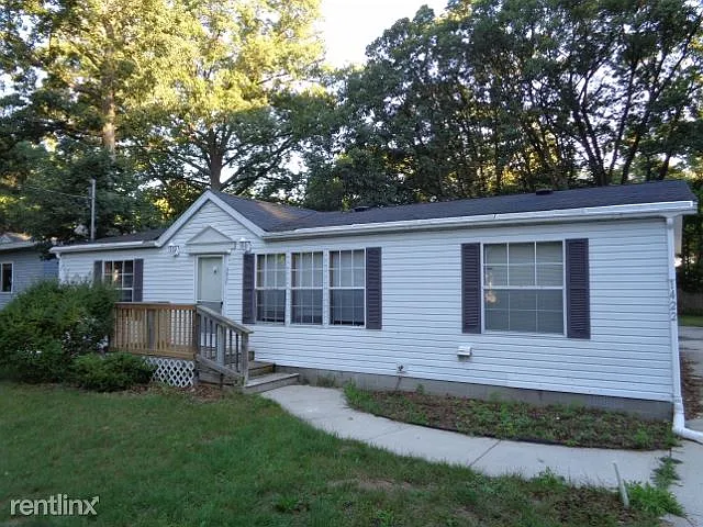 1422 Norwich Ave photo 1