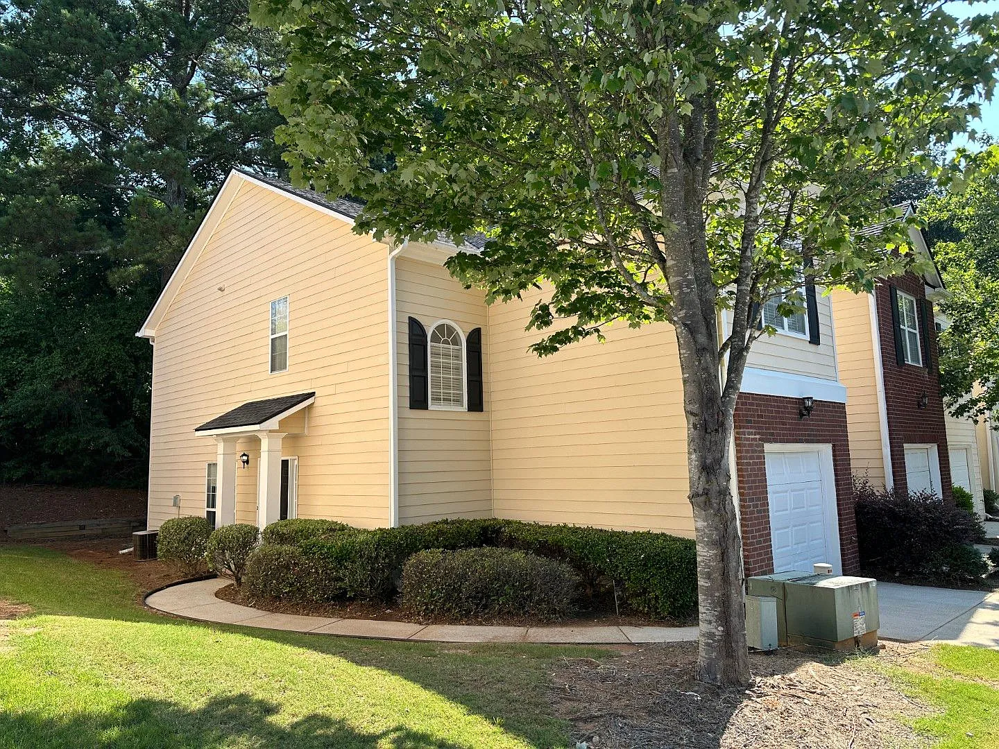 Great location, like new everything, stainless appliances, 1 car garage, hardwoods and tile floor... — Photo 4