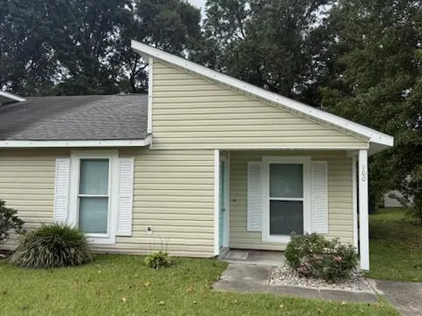 100 Twin Wood Dr, Havelock, NC 28532