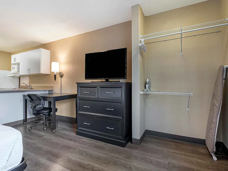 Studio Suite - 1 Queen Bed