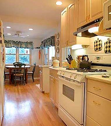 5th image of 933 Elmwood Ave