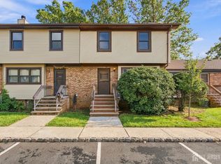 1402 Merrywood Dr, Edison, NJ 08817