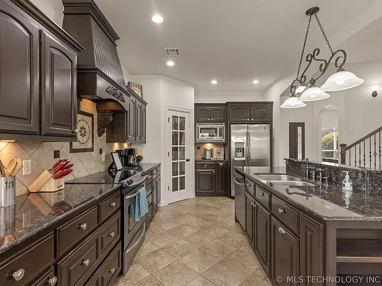 4902 S 165th East Ave — Photo 18
