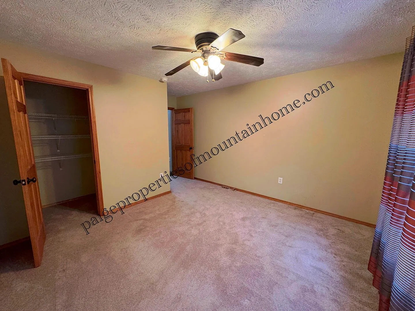 Beautiful & Spacious 3 bedroom, 2 bath House — Photo 3
