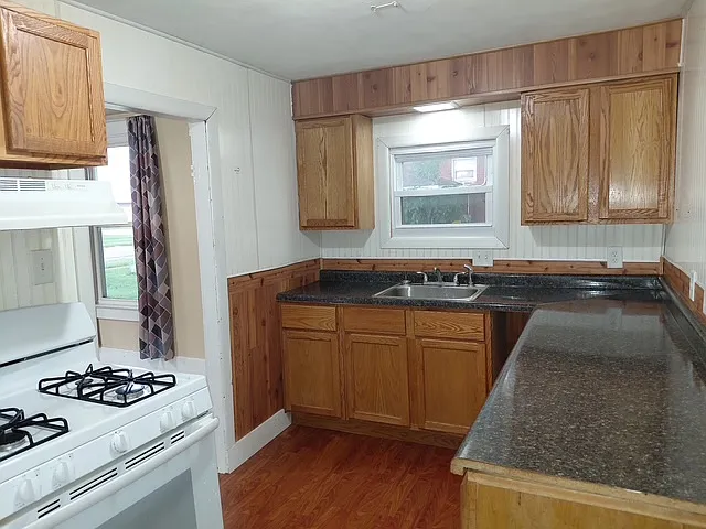 120 W Maple St — Photo 2