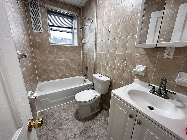 155 W 29th St #33E — Photo 5