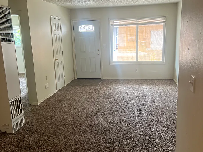 504 E 9th St #10 — Photo 3