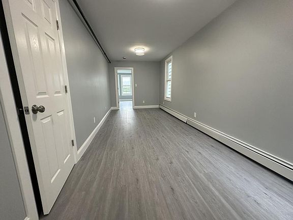 4th image of 288 Woodworth Ave