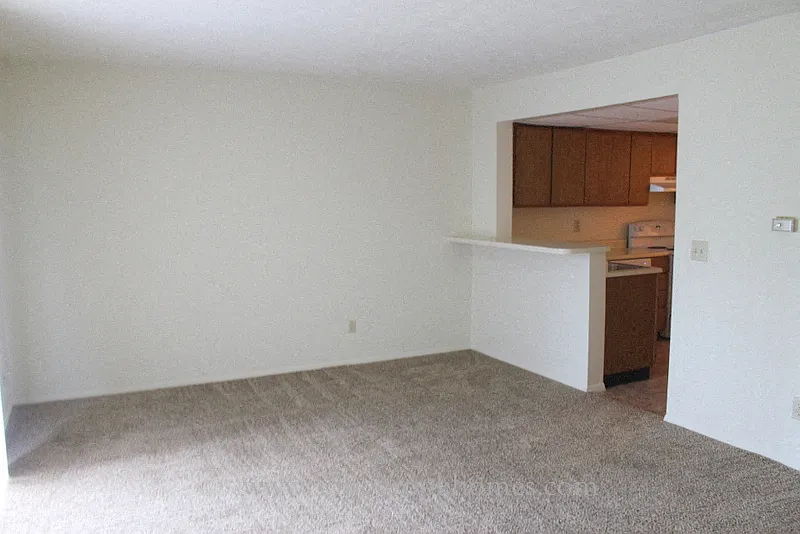 2506 Spring Valley Pike — Photo 4