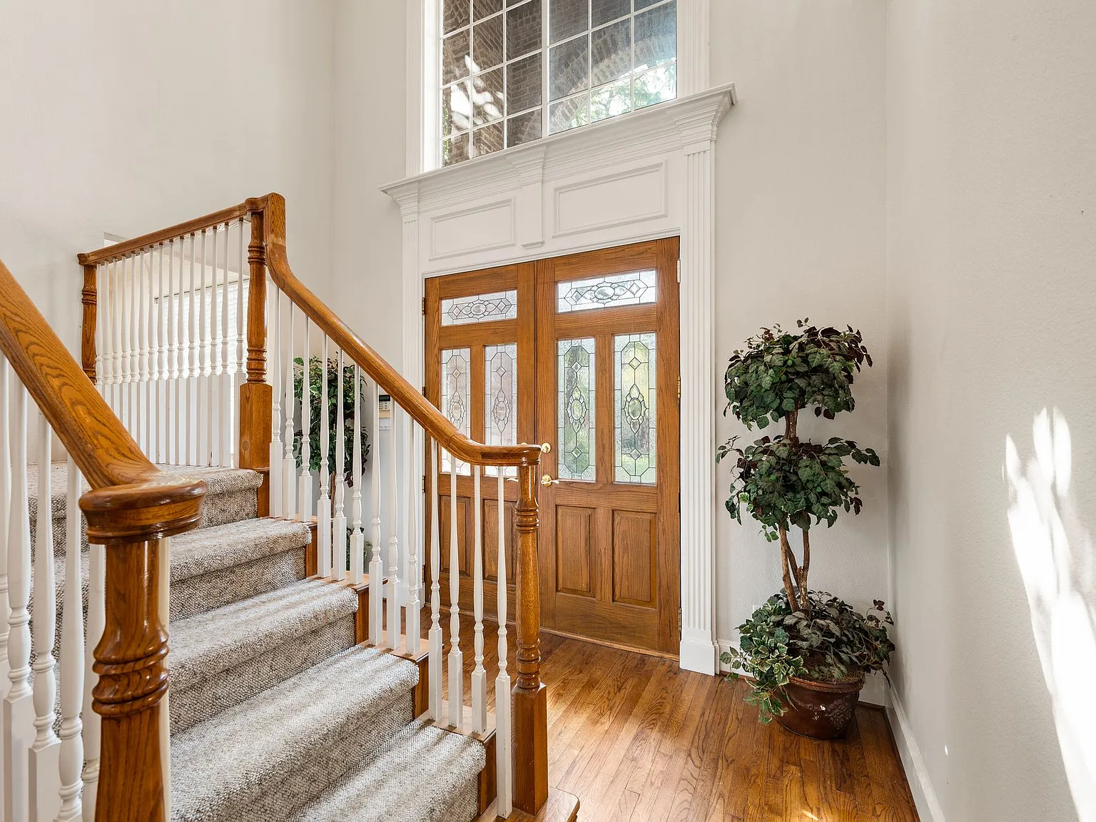 5 bed, 4.5 bath, 4863 sqft, $4,950 — Photo 2
