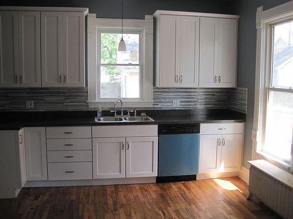 3rd image of 808 Forest Ave
