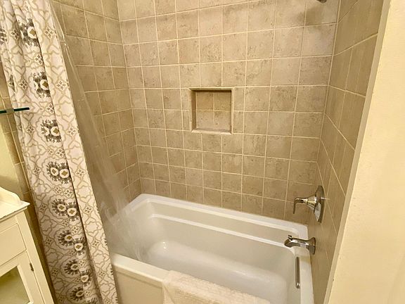 4th image of 611 W Sola St APT 1
