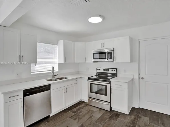 242 SW 9th St, Dania, FL 33004