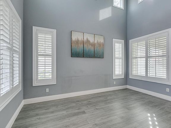 3rd image of 5527 Aurora Crest Ave