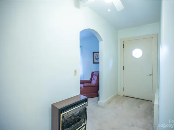138 Amethyst St, Spruce Pine, NC 28777