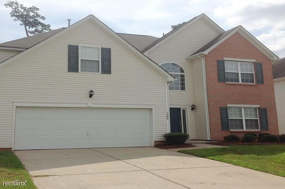 91590104_1704 Meadowlark Landing Dr_Charlotte_NC_2018 1