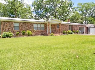 202 Red Bud St, Richton, MS 39476