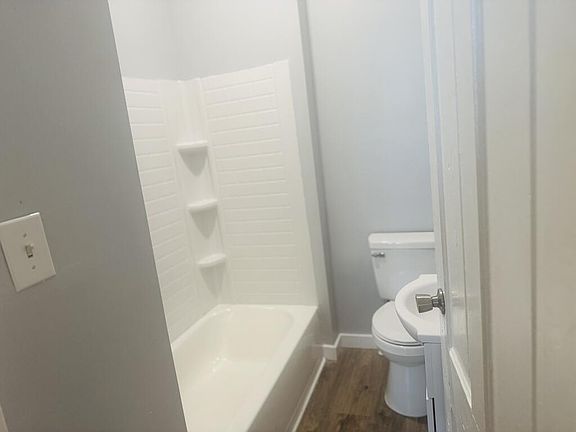 5th image of 613 Catalpa Ave