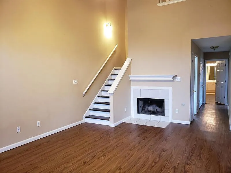 3 bed, 2.5 bath, 1488 sqft, $1,495 — Photo 2