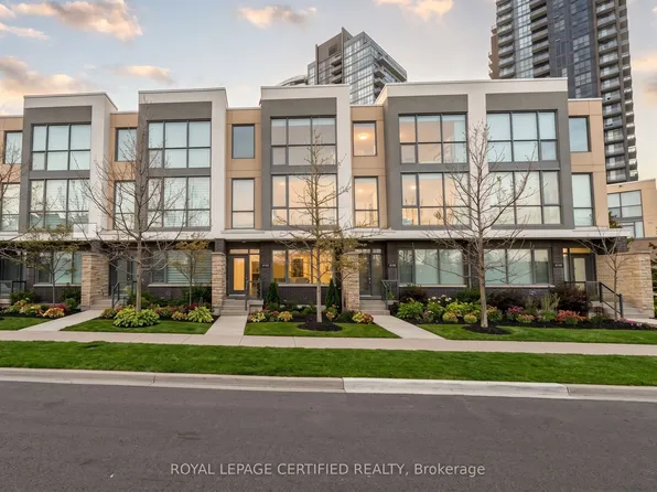 160 Little Creek Rd #3, Mississauga, ON L5R 0E9