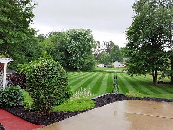 3rd image of 2490 Duck Pond Dr
