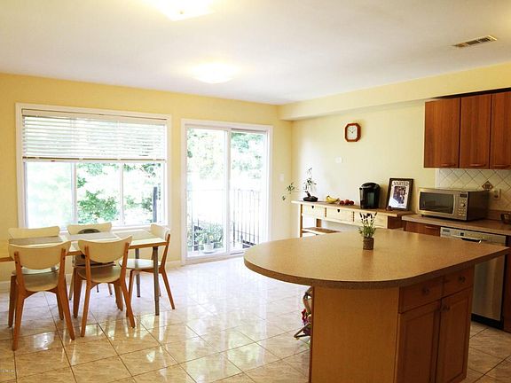 5th image of 202 Wellington Ct