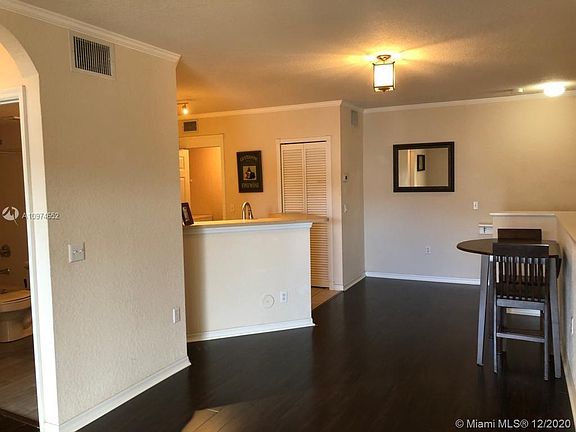2nd image of 904 Belmont Ln #904