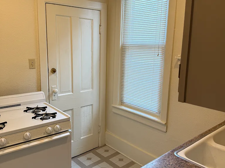 726 10th Ave #3 — Photo 5