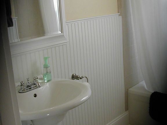 Main level bath