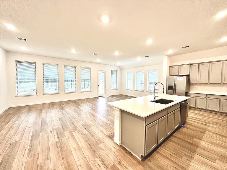 18330 Tiger Flowers Dr — Photo 4