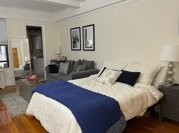 121 East 31st Street image 1 of 6