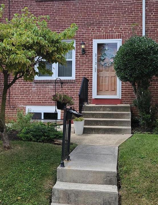 1st image of 213 N Gray Ave