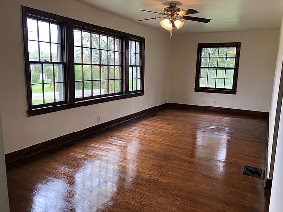 3rd image of 1501 Tuckaleechee Pike