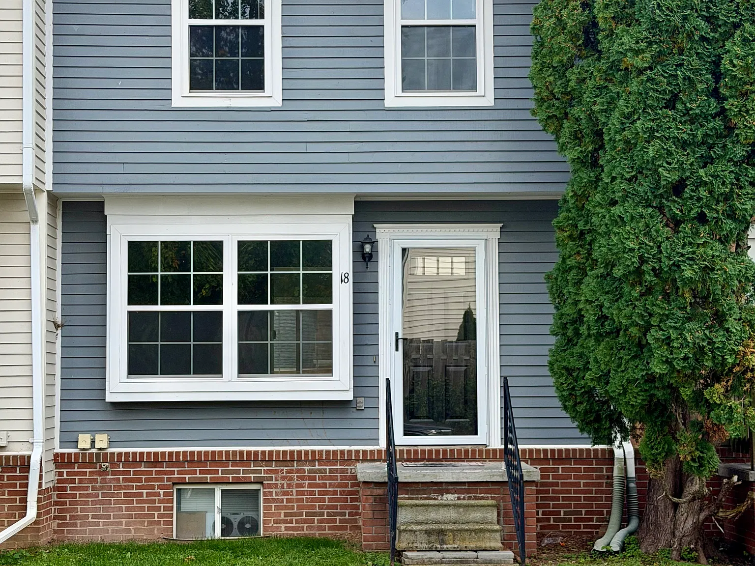 3 bed, 1250 sqft, $1,595 — Photo 1