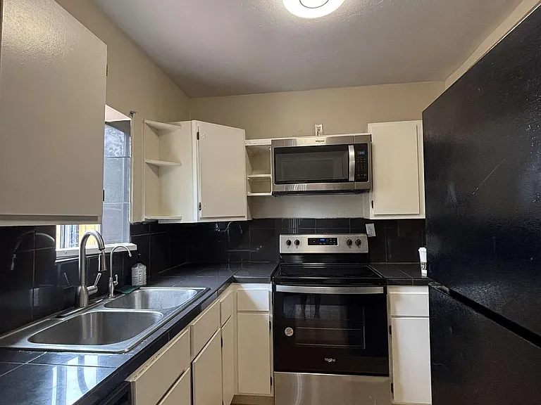 1229 N 4th Ave — Photo 7