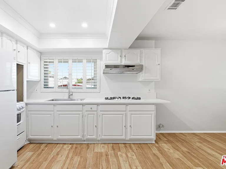 2752 Guirado St — Photo 16