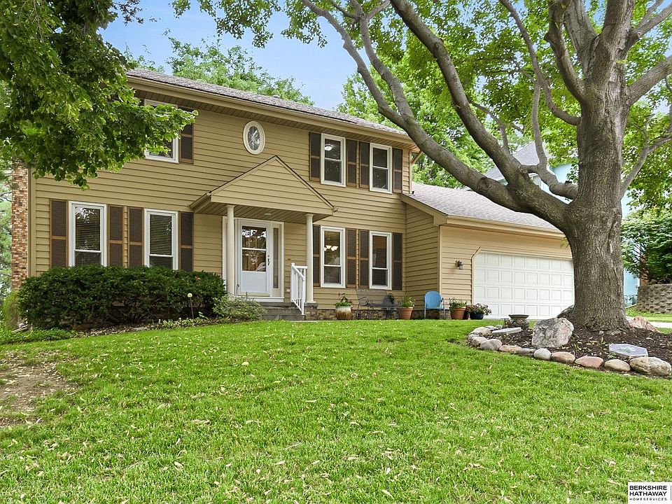 1st image of 825 Valentine Ln