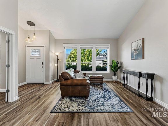 4th image of 724 N Alog Ave