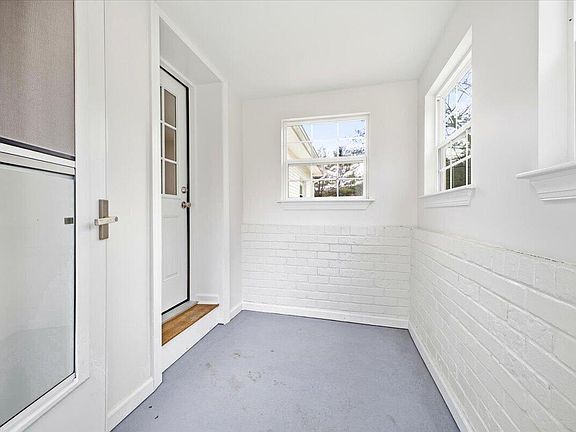 5th image of 7202 Merriman Rd