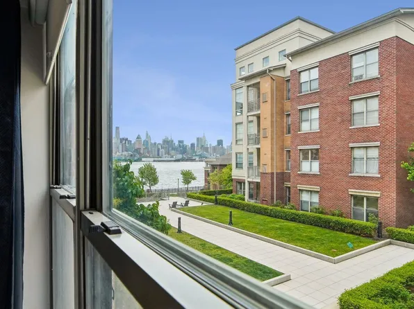 24 Avenue At Port Imperial APT 215, West New York, NJ 07093