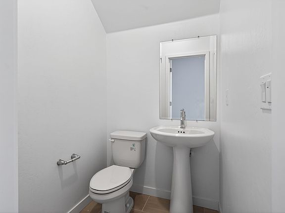 7724 Blackwater Valley Dr Bakersfield CA 93311 Bathroom DS C04650
