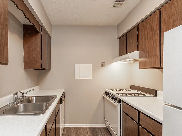 New Towne West Apartments — Photo 12